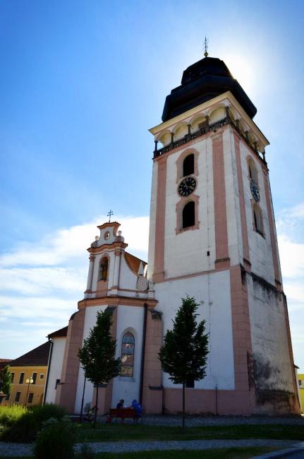 Kostel a vyhlídková věž sv. Matěje v Bechyni