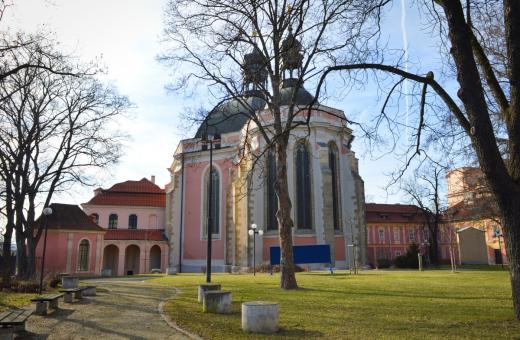 Klášter augustiniánů kanovníků, kostel a park Na Karlově