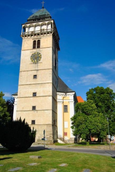 Kostel a vyhlídková věž sv. Vavřince
