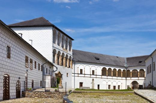 Hrad a zámek Kolštejn v Branné