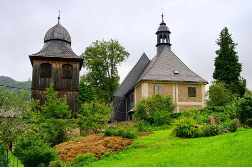 Dřevěná zvonice u kostela sv. Kryštofa v Kryštofově Údolí
