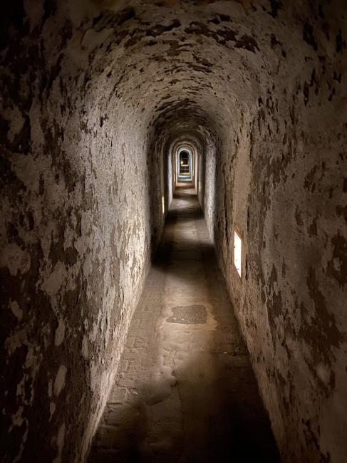 Malá pevnost Terezín - Podzemní chodba vedoucí z I. nádvoří