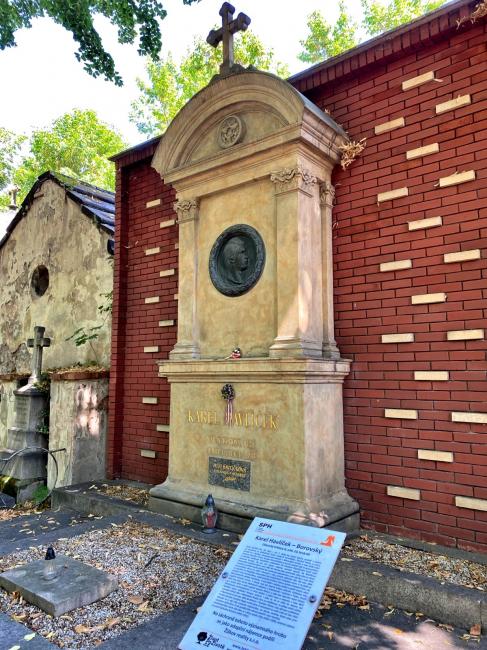 Olšanské hřbitovy - hrob Karla Havlíčka - Borovského