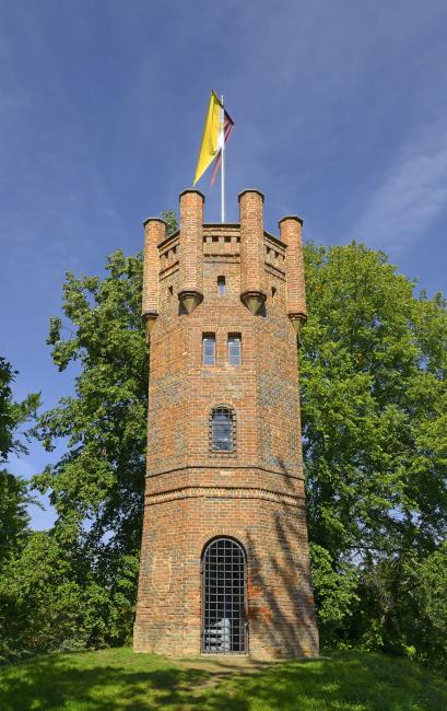 Rozhledna Červená věž v zámeckém parku Čechy pod Kosířem