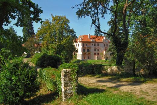 Anglický park u zámku Vrchotovy Janovice