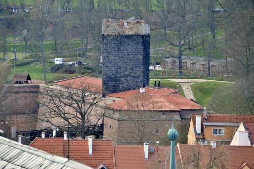 Pohled na Černou věž chebského hradu z kostela sv. Mikuláše