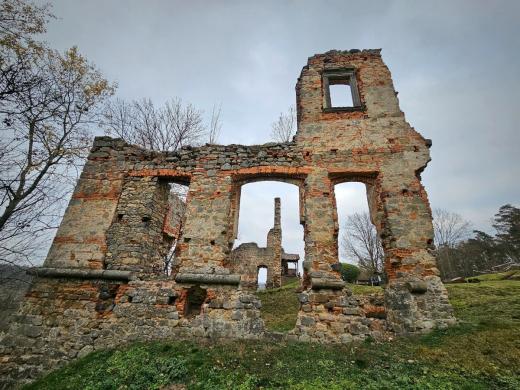 Zřícenina zámečku Zásadka