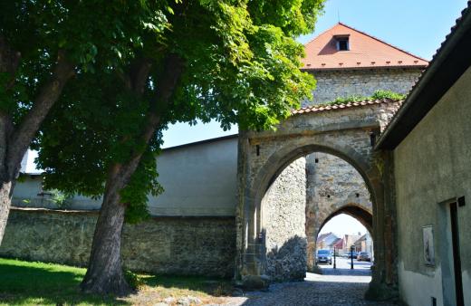 Česká brána v Bělé pod Bezdězem