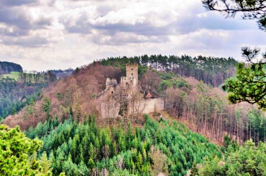 Zřícenina hradu Helfenburk u Úštěka