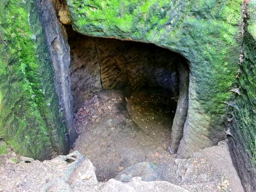 Jeskyně a skalní opevnění Kostelíček