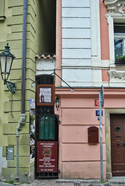 Nejužší ulička v Praze