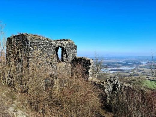 Zřícenina hradu Ronov u České Lípy