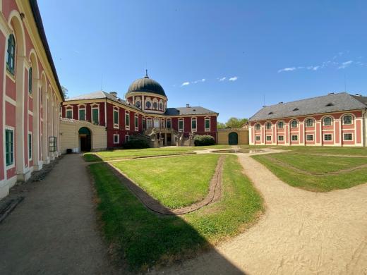 Zámek a zámecký park Veltrusy
