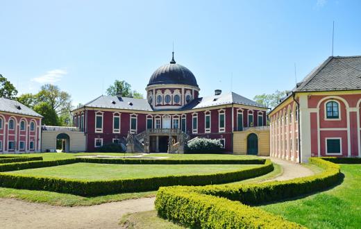Zámek a zámecký park Veltrusy